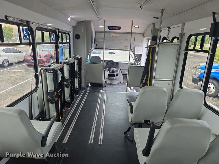 image for item DQ4422 2018 Senator II ST69941C shuttle bus