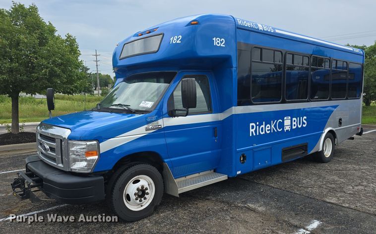 image for item DQ4423 2018 Senator II ST69941C shuttle bus