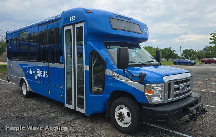 image for item DQ4423 2018 Senator II ST69941C shuttle bus