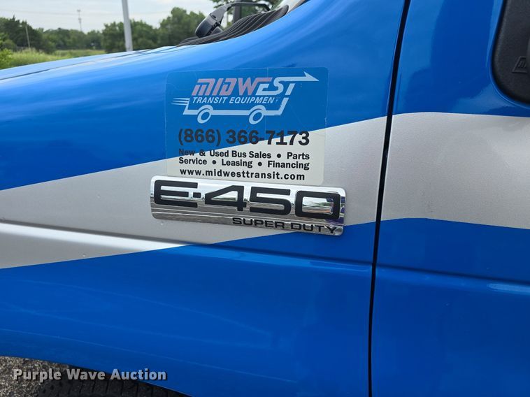 image for item DQ4423 2018 Senator II ST69941C shuttle bus