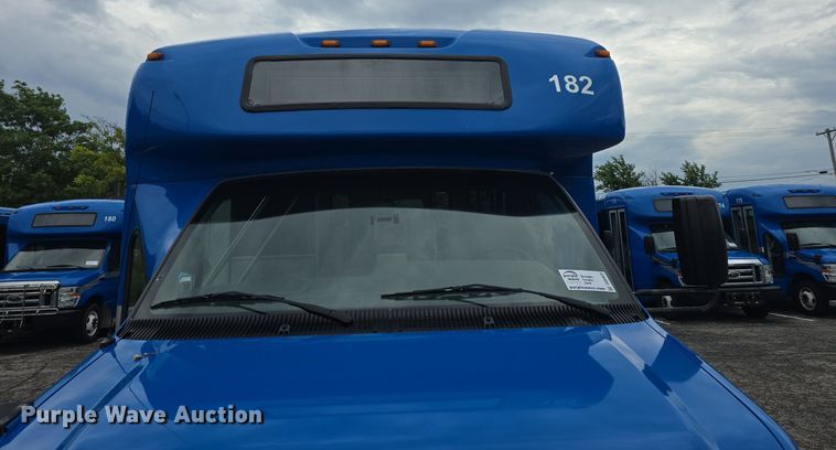 image for item DQ4423 2018 Senator II ST69941C shuttle bus