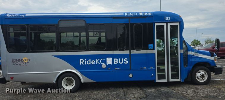 image for item DQ4423 2018 Senator II ST69941C shuttle bus