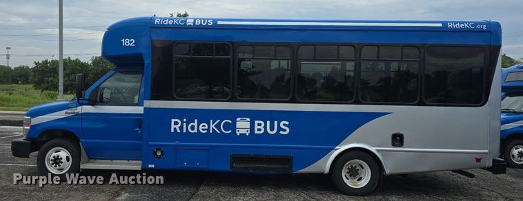 image for item DQ4423 2018 Senator II ST69941C shuttle bus