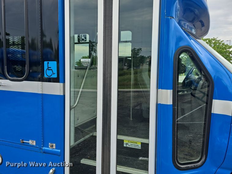 image for item DQ4423 2018 Senator II ST69941C shuttle bus