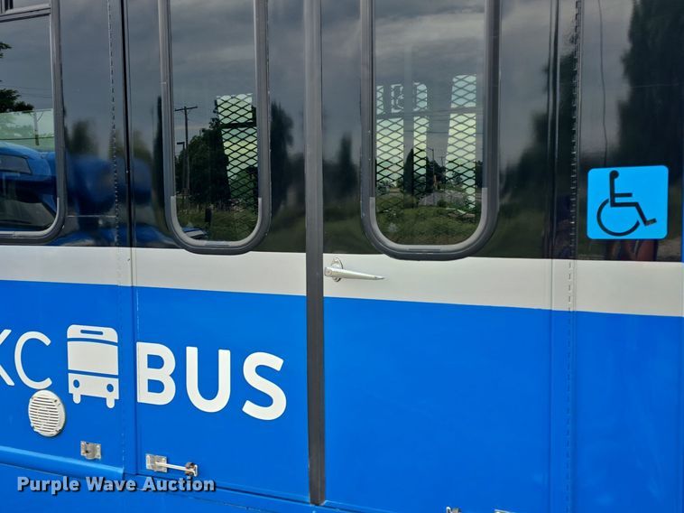 image for item DQ4423 2018 Senator II ST69941C shuttle bus