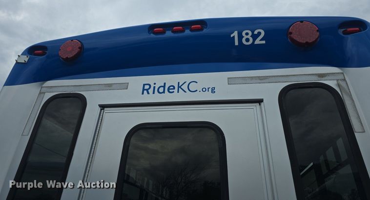 image for item DQ4423 2018 Senator II ST69941C shuttle bus