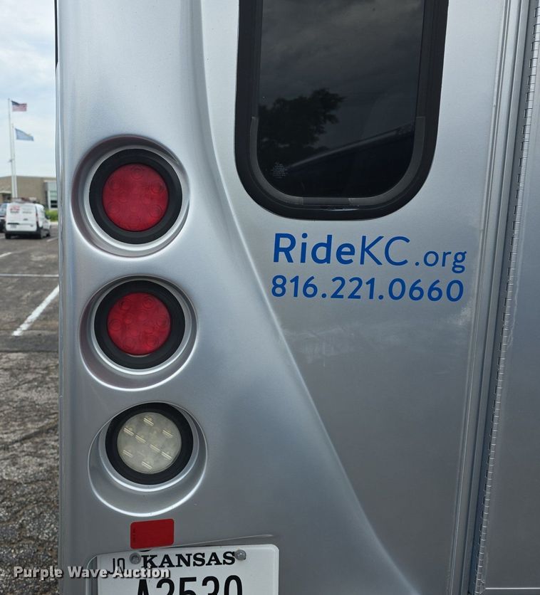 image for item DQ4423 2018 Senator II ST69941C shuttle bus