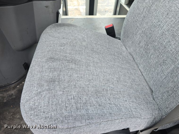 image for item DQ4423 2018 Senator II ST69941C shuttle bus