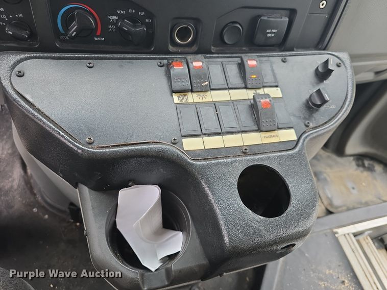 image for item DQ4423 2018 Senator II ST69941C shuttle bus