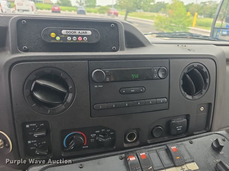 image for item DQ4423 2018 Senator II ST69941C shuttle bus