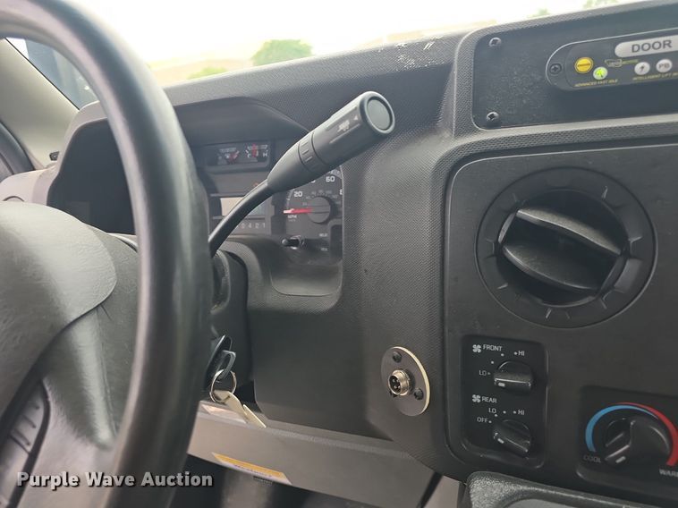 image for item DQ4423 2018 Senator II ST69941C shuttle bus