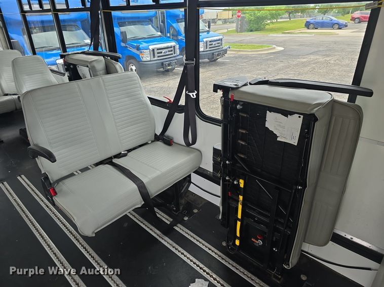 image for item DQ4423 2018 Senator II ST69941C shuttle bus