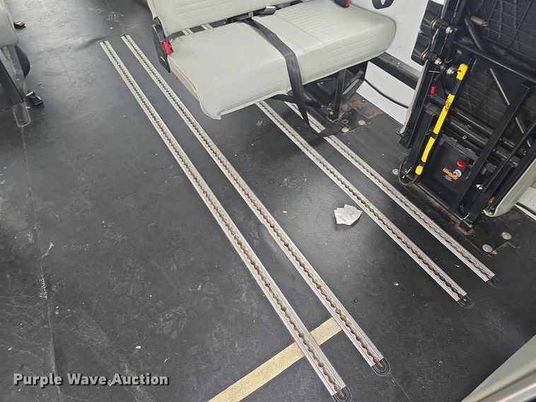 image for item DQ4423 2018 Senator II ST69941C shuttle bus