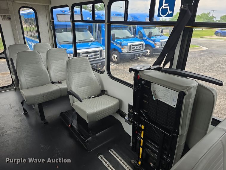 image for item DQ4423 2018 Senator II ST69941C shuttle bus