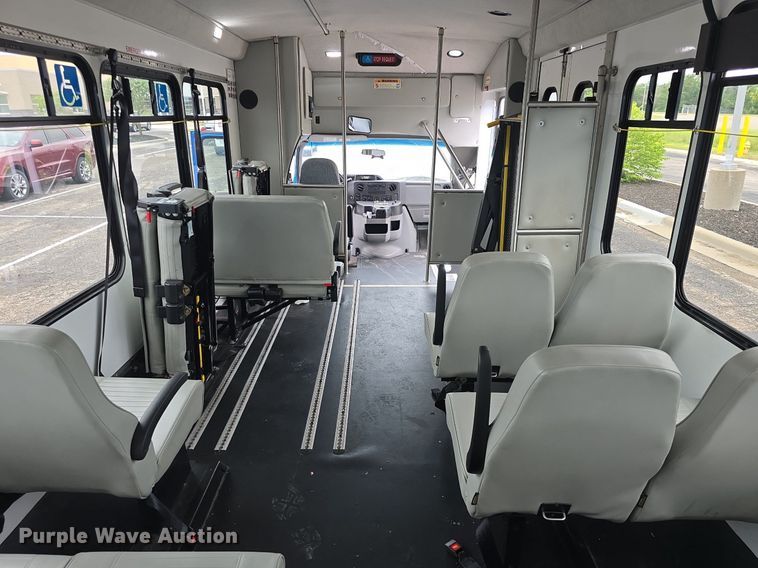 image for item DQ4423 2018 Senator II ST69941C shuttle bus