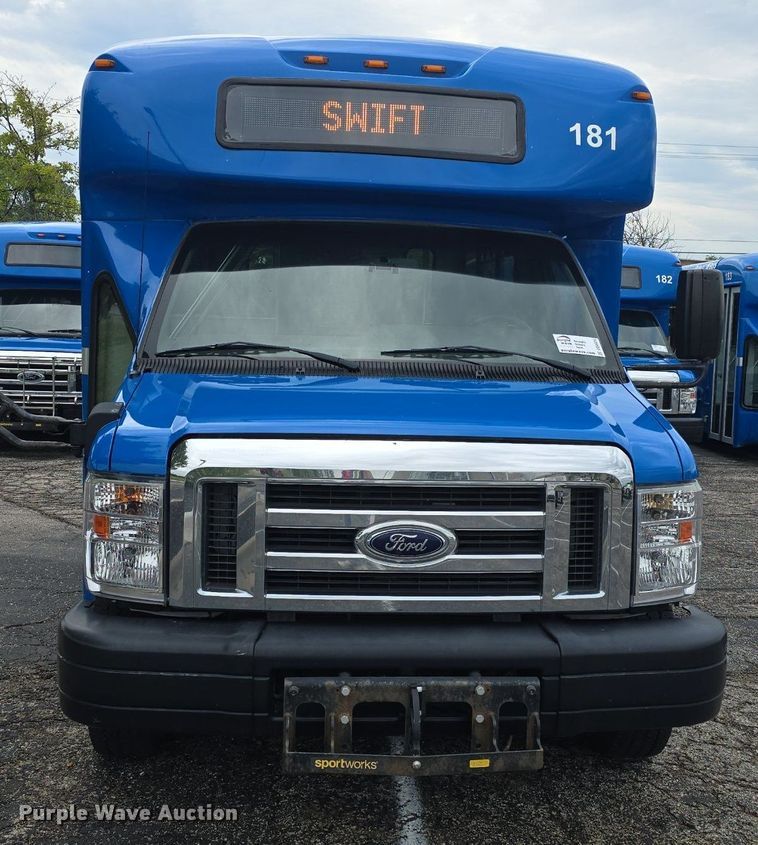 image for item DQ4424 2018 Senator II ST69923C shuttle bus