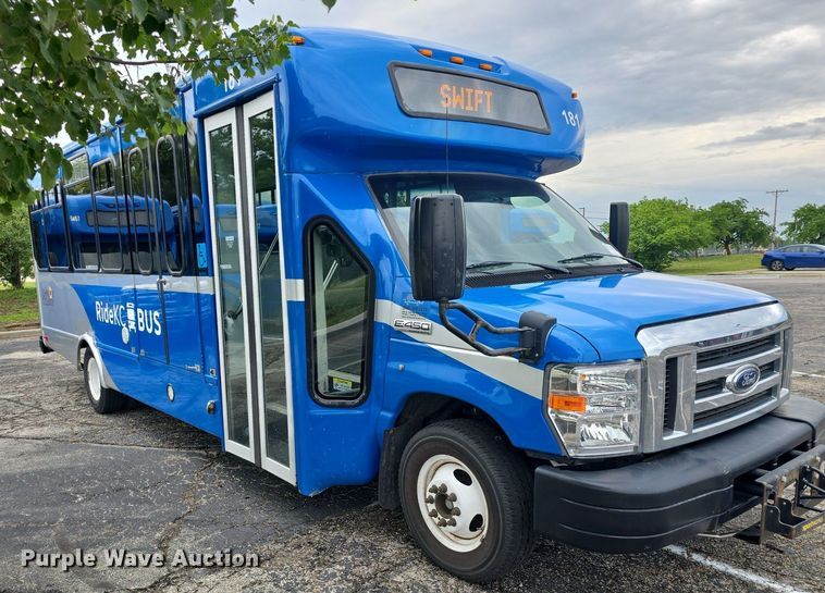 image for item DQ4424 2018 Senator II ST69923C shuttle bus