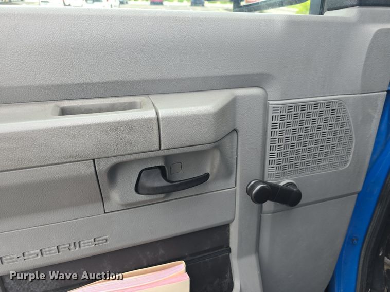 image for item DQ4424 2018 Senator II ST69923C shuttle bus