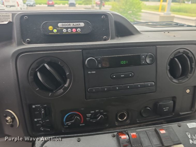 image for item DQ4424 2018 Senator II ST69923C shuttle bus