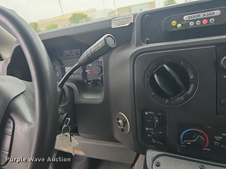 image for item DQ4424 2018 Senator II ST69923C shuttle bus