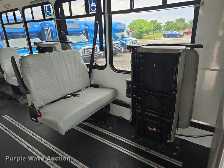 image for item DQ4424 2018 Senator II ST69923C shuttle bus