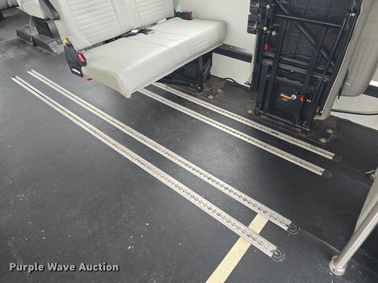 image for item DQ4424 2018 Senator II ST69923C shuttle bus