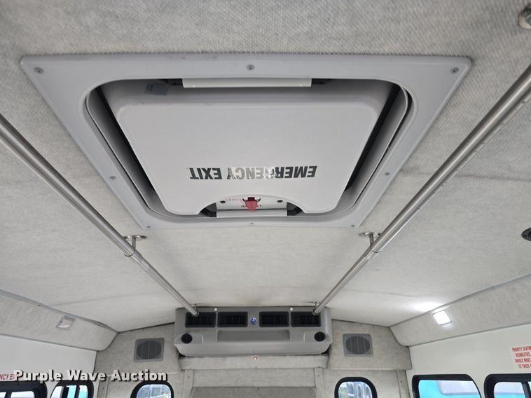 image for item DQ4424 2018 Senator II ST69923C shuttle bus