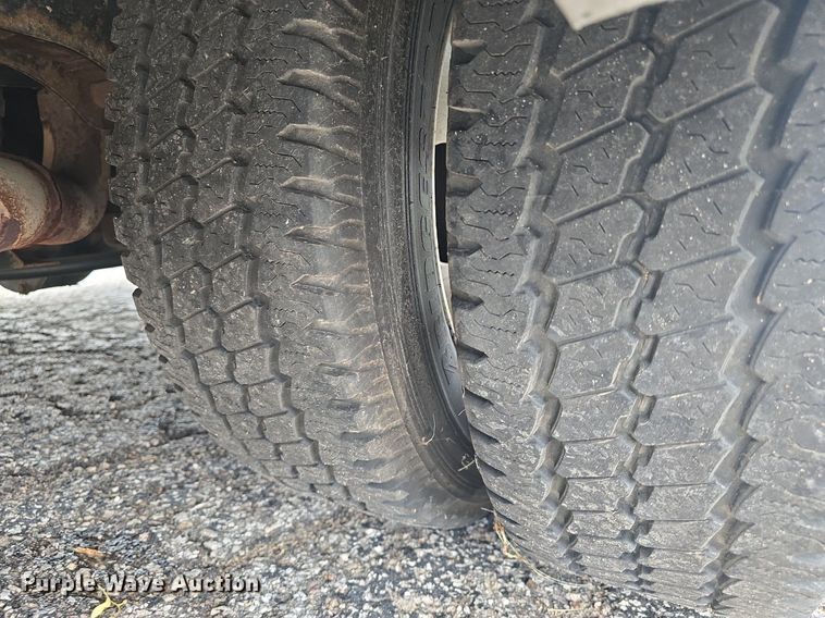 image for item DQ4424 2018 Senator II ST69923C shuttle bus