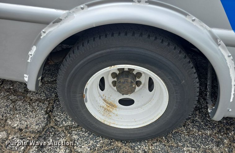 image for item DQ4424 2018 Senator II ST69923C shuttle bus