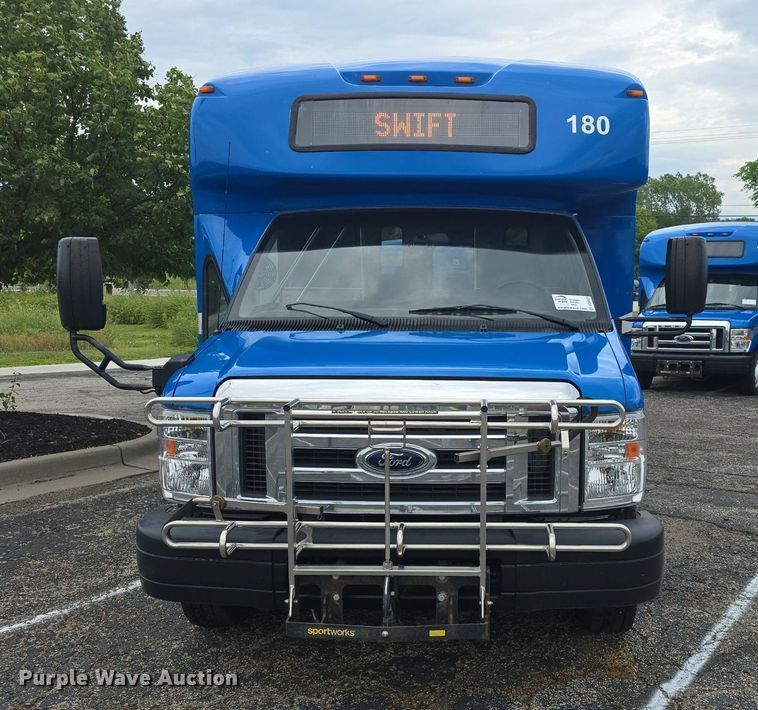 image for item DQ4425 2018 Senator II ST69923C shuttle bus