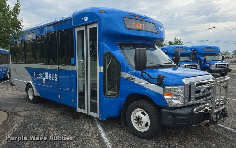 image for item DQ4425 2018 Senator II ST69923C shuttle bus