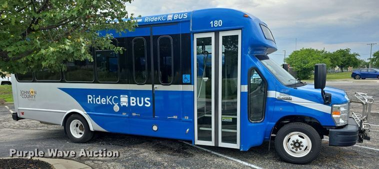 image for item DQ4425 2018 Senator II ST69923C shuttle bus