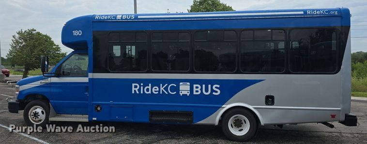 image for item DQ4425 2018 Senator II ST69923C shuttle bus