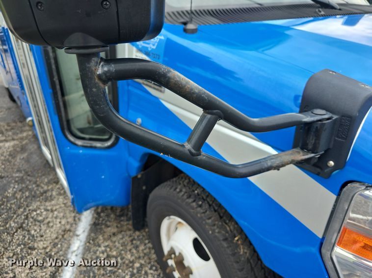 image for item DQ4425 2018 Senator II ST69923C shuttle bus