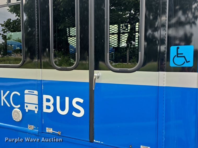 image for item DQ4425 2018 Senator II ST69923C shuttle bus