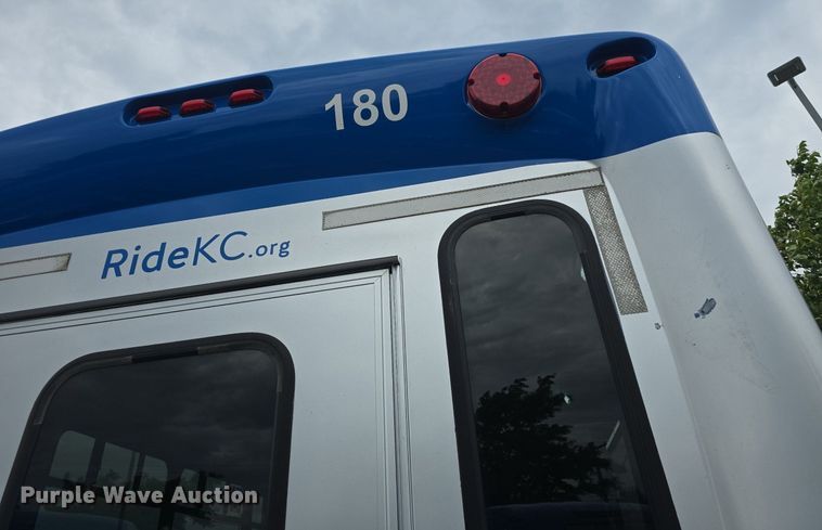 image for item DQ4425 2018 Senator II ST69923C shuttle bus