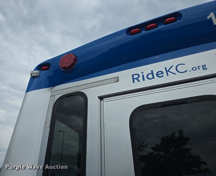 image for item DQ4425 2018 Senator II ST69923C shuttle bus