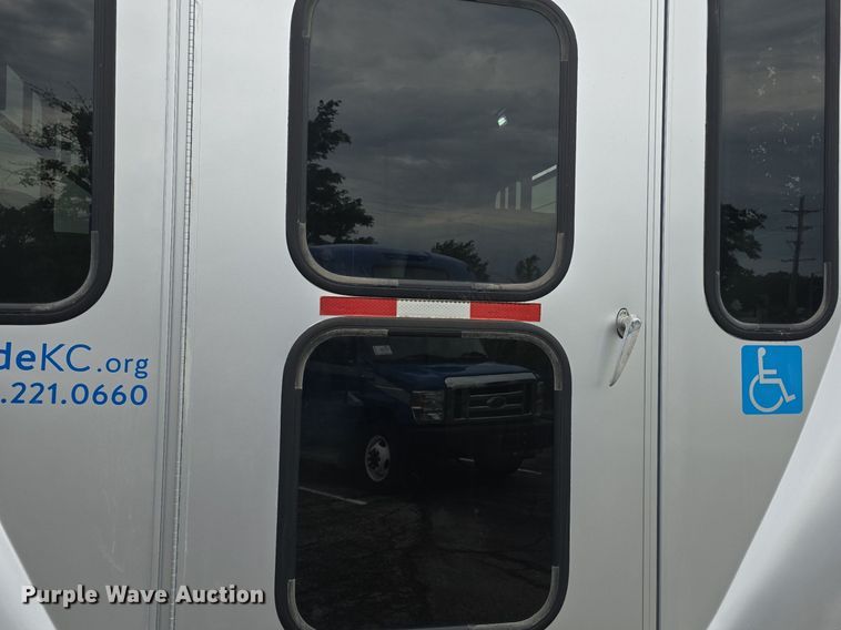 image for item DQ4425 2018 Senator II ST69923C shuttle bus