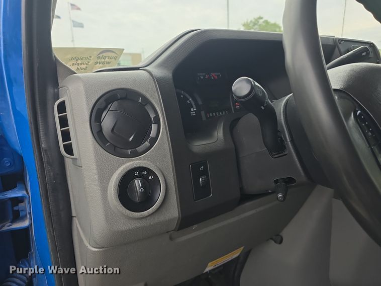 image for item DQ4425 2018 Senator II ST69923C shuttle bus