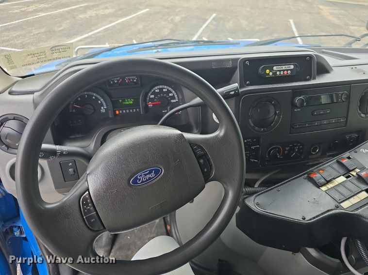 image for item DQ4425 2018 Senator II ST69923C shuttle bus