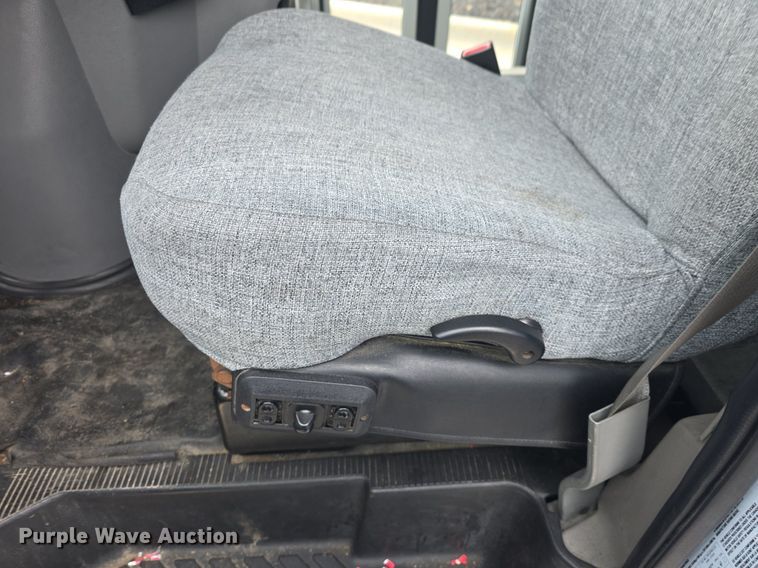 image for item DQ4425 2018 Senator II ST69923C shuttle bus