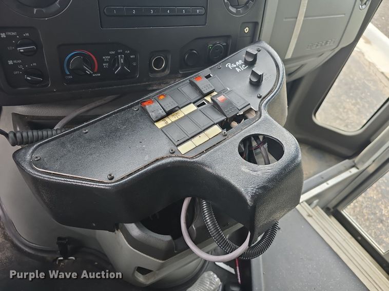 image for item DQ4425 2018 Senator II ST69923C shuttle bus