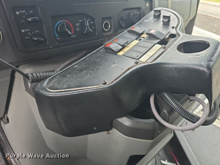 image for item DQ4425 2018 Senator II ST69923C shuttle bus