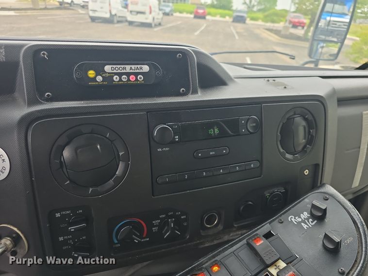 image for item DQ4425 2018 Senator II ST69923C shuttle bus