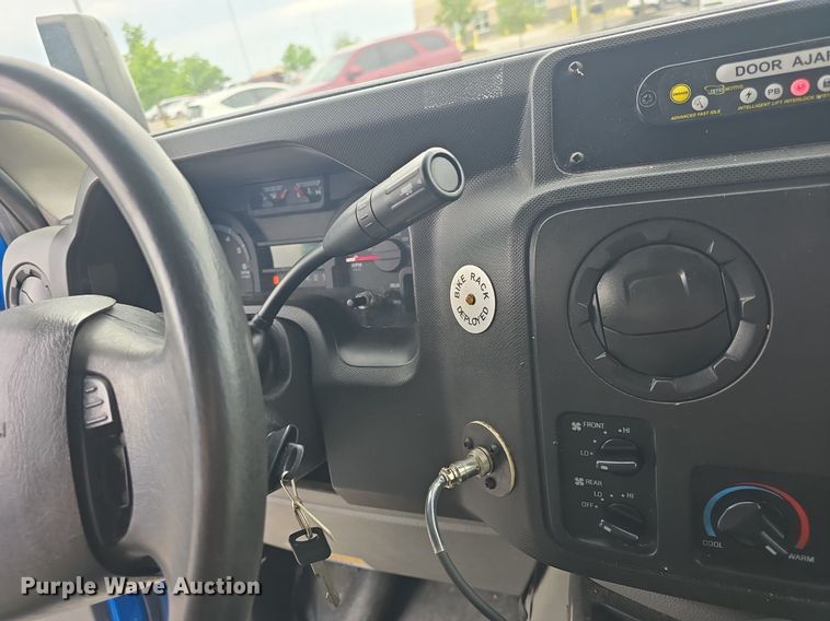 image for item DQ4425 2018 Senator II ST69923C shuttle bus