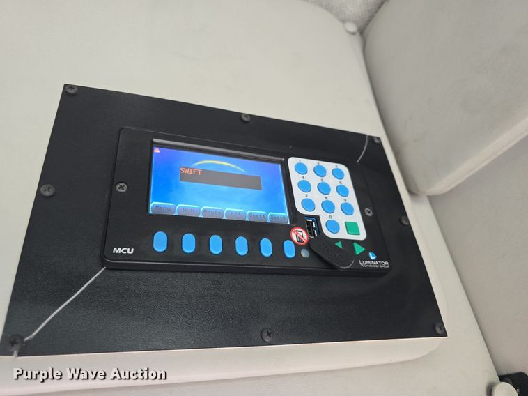 image for item DQ4425 2018 Senator II ST69923C shuttle bus