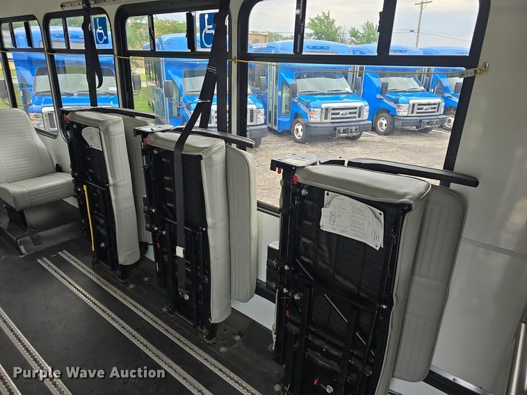 image for item DQ4425 2018 Senator II ST69923C shuttle bus