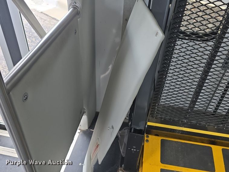 image for item DQ4425 2018 Senator II ST69923C shuttle bus