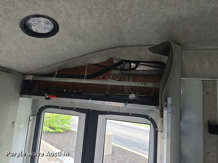 image for item DQ4425 2018 Senator II ST69923C shuttle bus