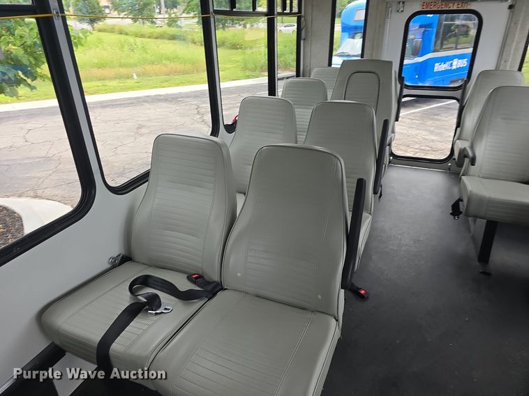 image for item DQ4425 2018 Senator II ST69923C shuttle bus